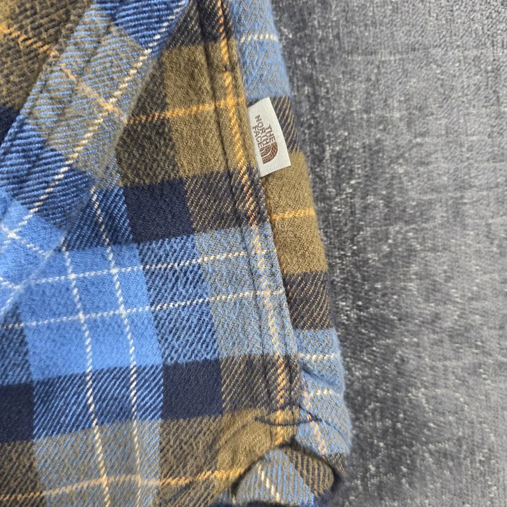North Face Plaid Flannel Shirt Mens Medium Blue Hiking Camping Dual Pocket M